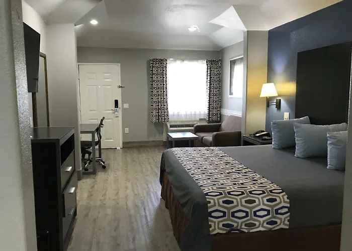 Camelot Inn And Suites