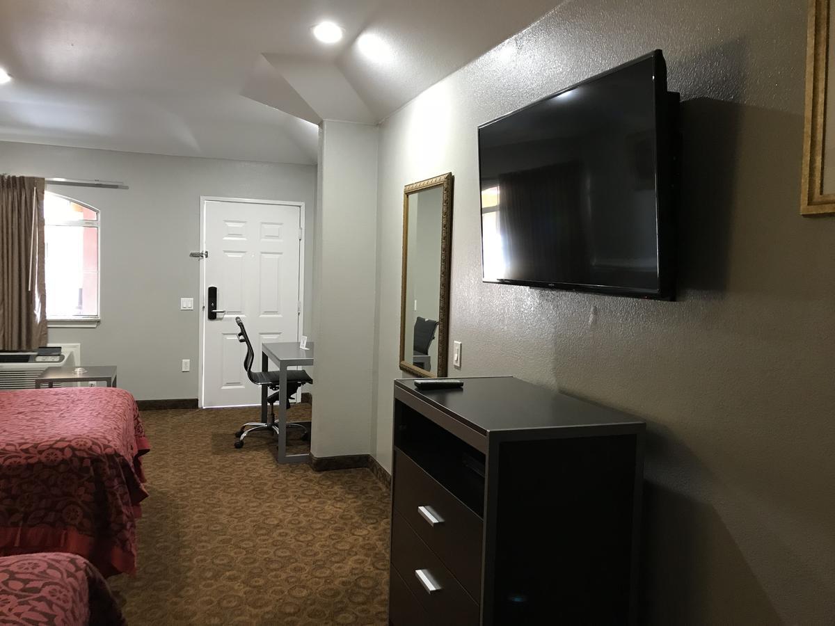 Hotel Camelot And 3*