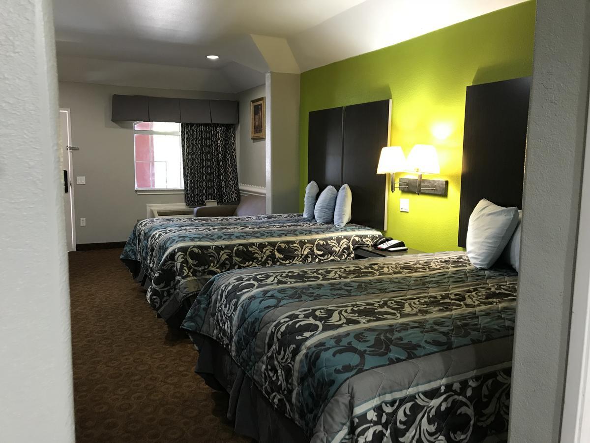 Hotel Camelot And 3*