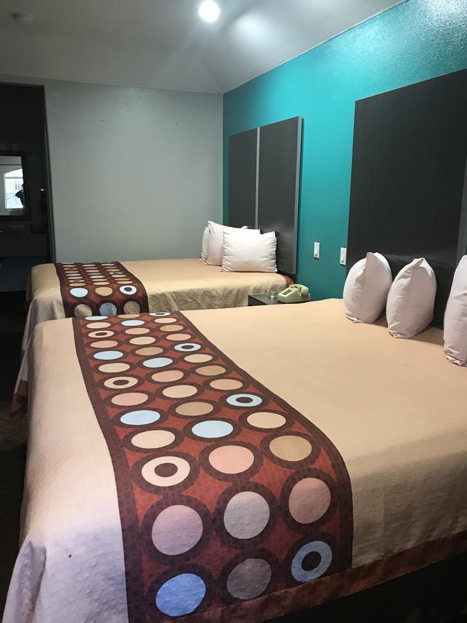 Hotel Camelot And 3*