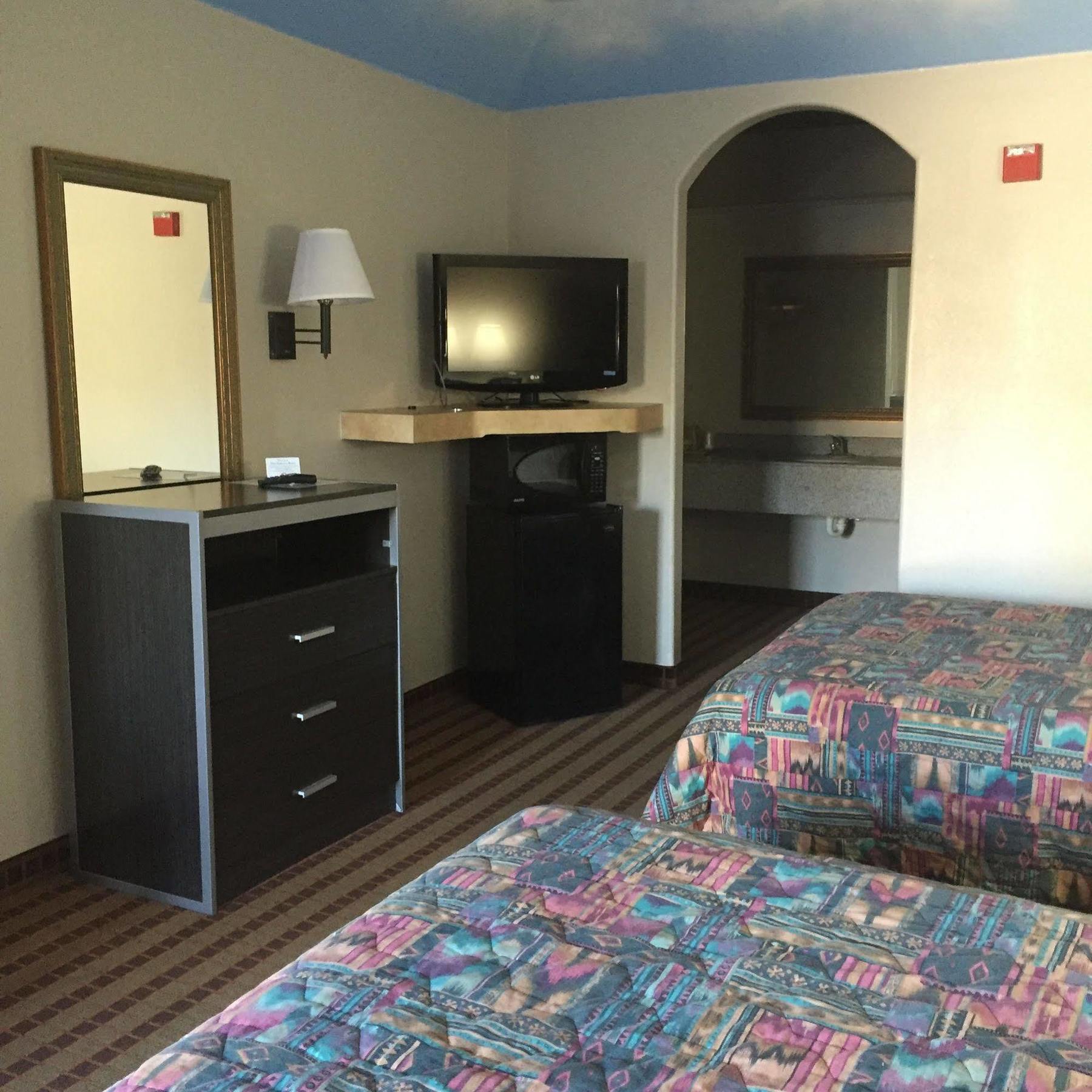 Hotel Camelot And 3*