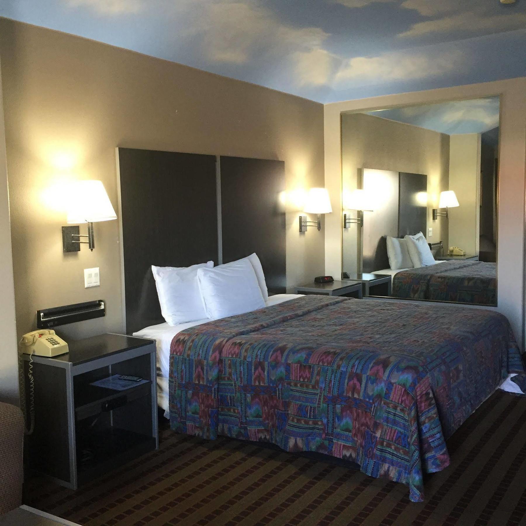 Hotel Camelot And